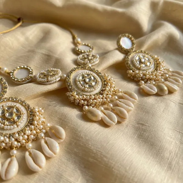 Traditional_Gold_Toned_Bridal_Jewelry_Set_With_Pearl_Beads_And_White_Droplets