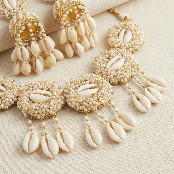 Cowrie_Shell_Statement_Jewelry_Set_|_Necklace_Earrings_And_Tikka