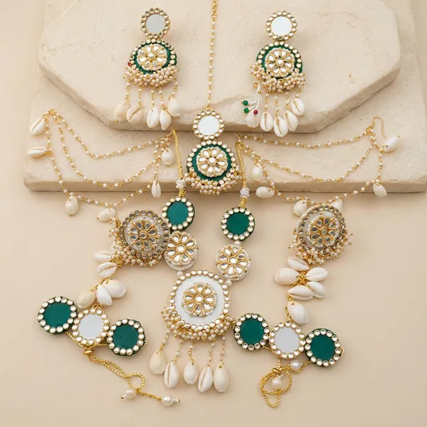 Traditional_Handcrafted_Jewelry_Set_With_Beaded_Pendants_And_Earrings