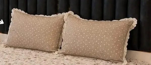 Cotton_|_Super_King_Size_|_Flat_Bedsheet_|_Cream_With_Lace_on_2_Contrast_Pillow_Covers|_-_Fantasy