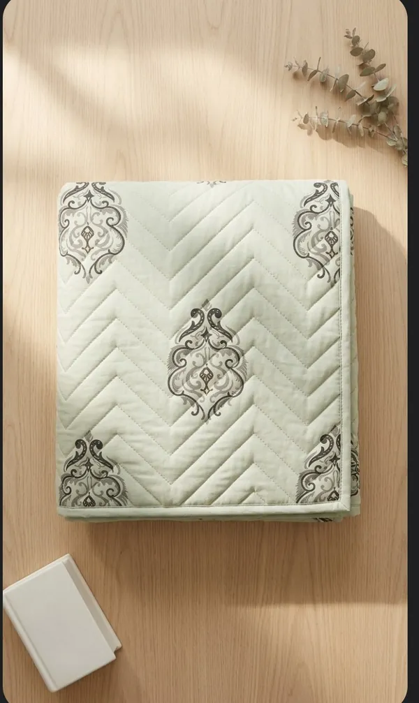 Komal_Sparsh_Bedcover_-_White_Block_Printed_Quilted_Bedcover_with_Pillow