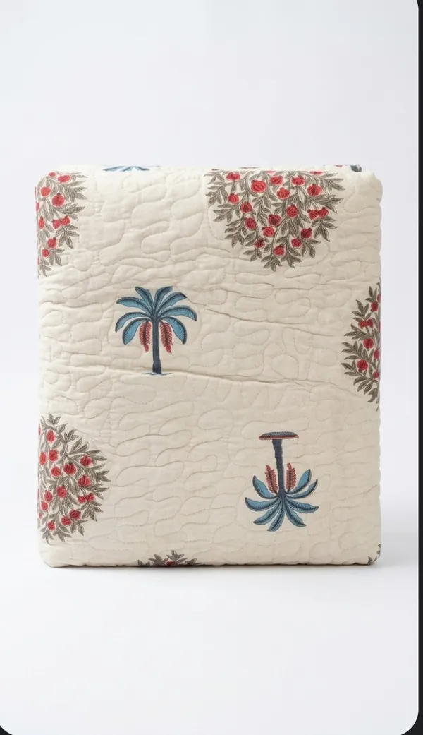 Komal_Sparsh_-_White_handblock_Double_Bedcover_With_King_Size_Bedsheet_and_Four_Pillow_Covers