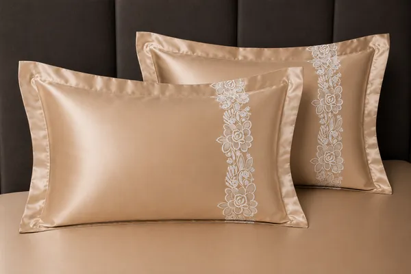 Satin_|_Super_King_Size_|_Flat_Bedsheet_|_Peach_With_Lace_on_2_Pillow_Covers|_-_Silken_Shine
