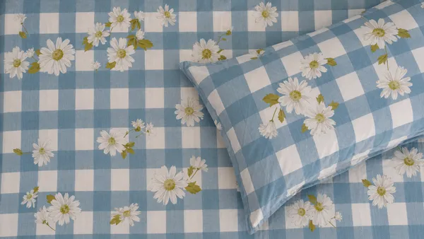Glace_Cotton_|_Super_King_Size_|_Flat_Bedsheet_|_Blue_With_White_Flowers_With_2_Pillow_Covers_|_-_Sukoon