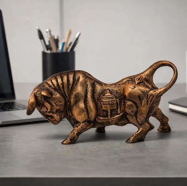Premium_Fortune_Guard_Resin_Bull_Statue_Decorative_Figurine_For_Office_Desk_And_Home_Shelf
