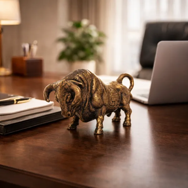 Premium_Fortune_Guard_Resin_Bull_Statue_Decorative_Figurine_For_Office_Desk_And_Home_Shelf