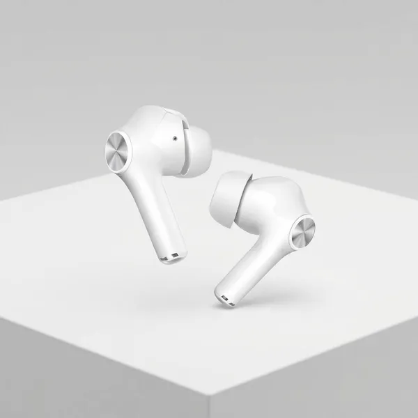 White_Romeo_Earbuds_For_Mobile_Users