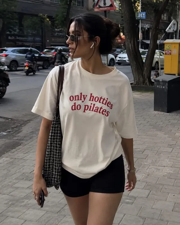 Off_White_Relaxed_Fit_Graphic_T-Shirt_for_Women