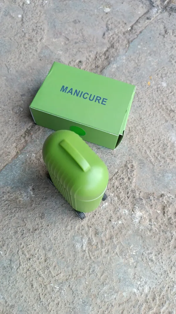 Signature_ManiPedicure_Kit