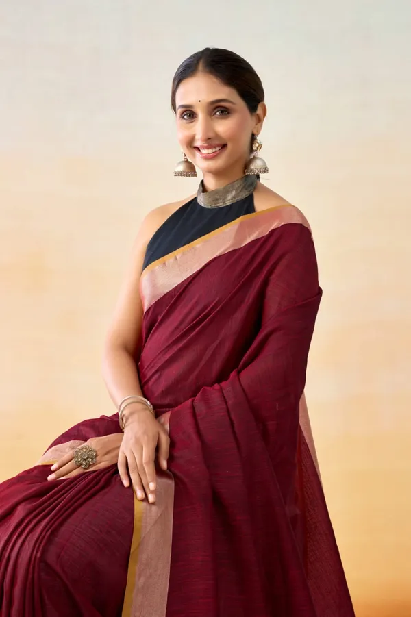Red_Cotton_Silk_Contrast_Border_Saree_With_Blouse_Piece_For_Women