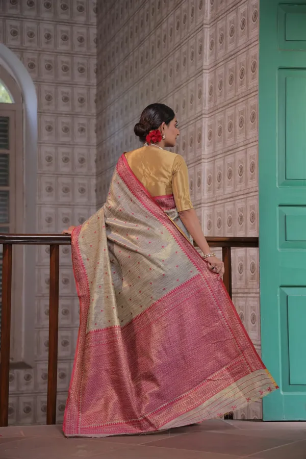 Pink_Silk_Woven_Border_And_Pallu_Saree_With_Blouse_Piece_For_Women