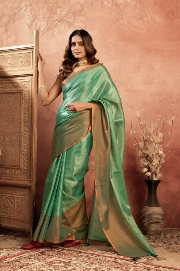 Green_Silk_Blouse_Piece_Saree_With_Blouse_Piece_For_Women