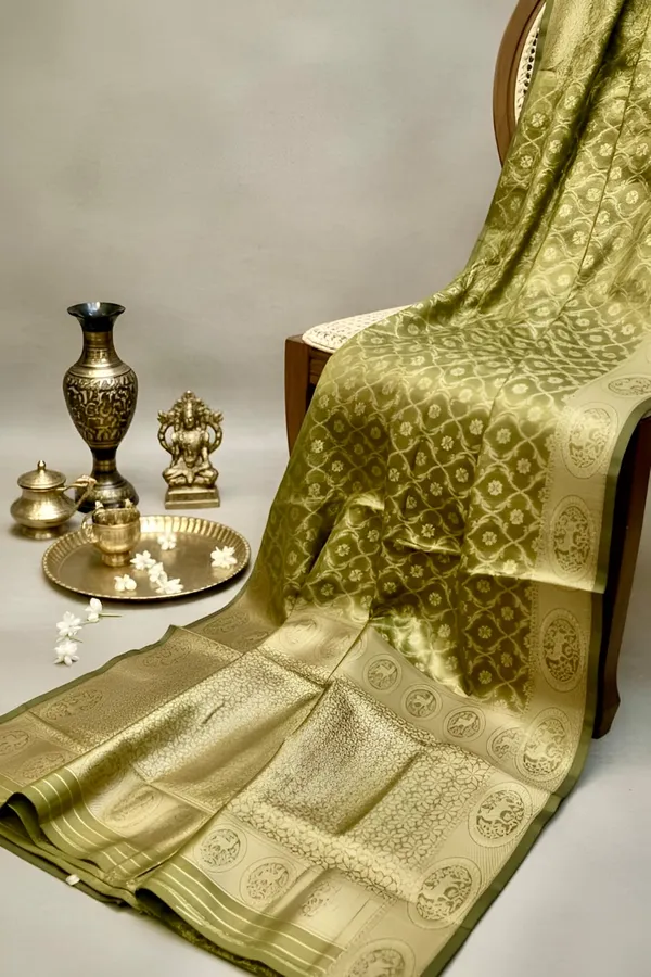 Green_Silk_Golden_Border_And_Tassels_Saree_With_Blouse_Piece_For_Women