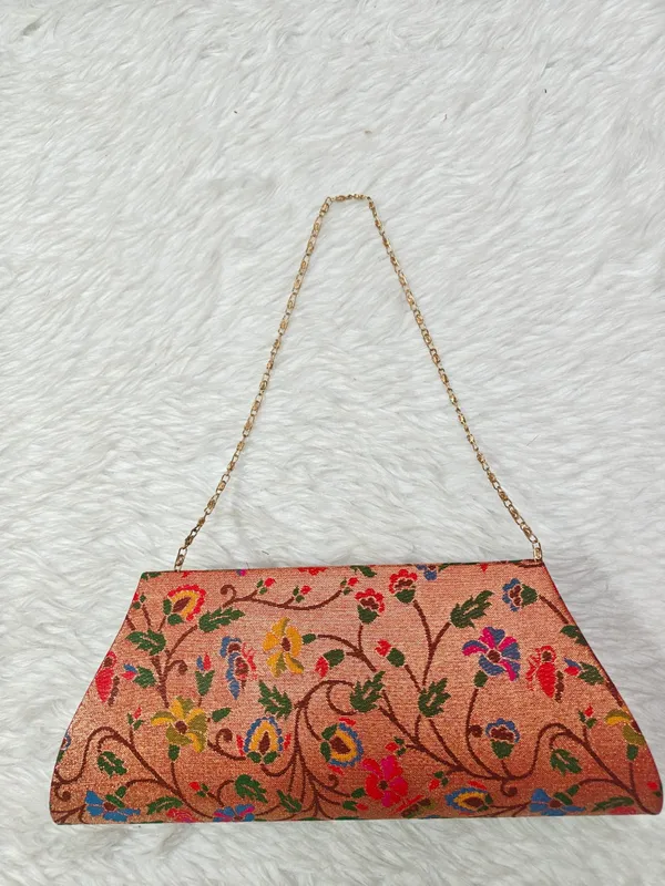 Royal_Paithani_Clutch_with_Golden_Chain+Diamond_Lock