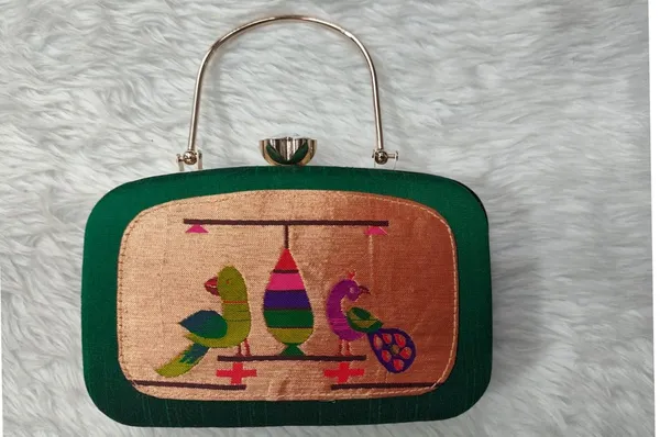 Royal_Paithani_Green_Purse_with_Golden_Chain+Diamond_Lock