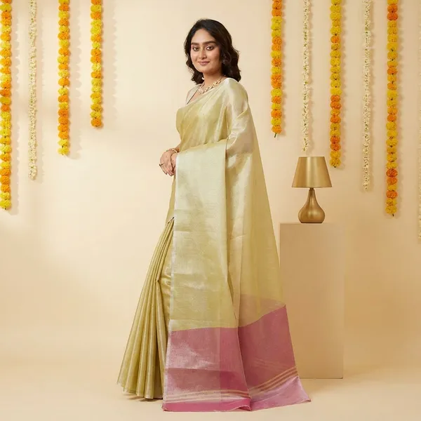 Green_Pure_Silk_Contrast_Border_Saree_With_Blouse_Piece_For_Women