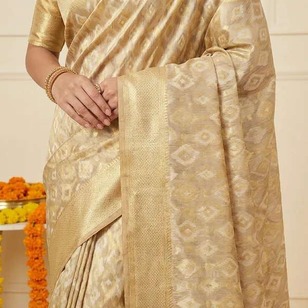 Light_Yellow_Banarasi_Silk_Traditional_Geometric_Pattern_Saree_With_Blouse_Piece_For_Women