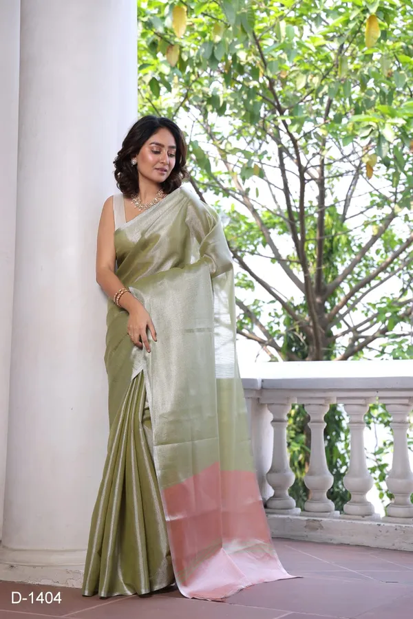 Green_Pure_Silk_Contrast_Border_Saree_With_Blouse_Piece_For_Women