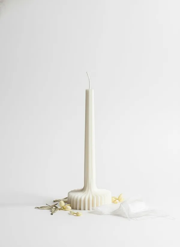 White_Fluted_Pillar_Candle_Modern_Sculpted_Design_Handcrafted_Decorative_Candle_For_Luxury_Home_Styling_And_Gifting