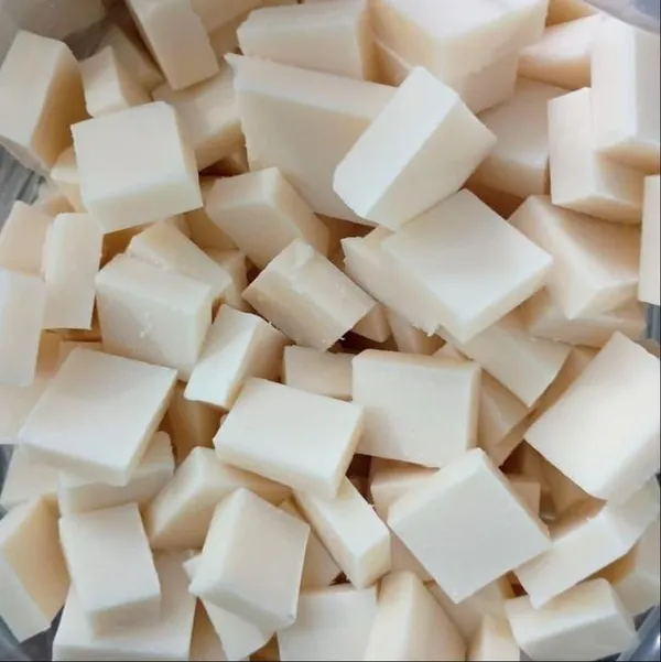 Beige_Soy_Wax_For_Candle_Making_100_Pure_Natural_Soya_Wax_Vegetable_Wax_For_Candle_Making_Clean_Burn_Eco_Friendly_Long_Lasting_Aa_Soy_Wax_Chunks_5_kg