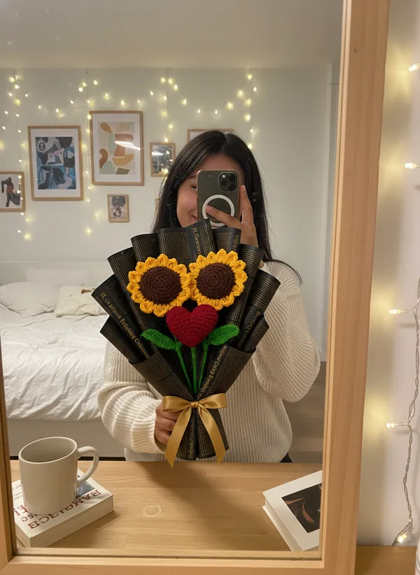 Golden_Duo_Heart_Crochet_Bouquet_|_Handmade_Sunflower_Romantic_Gift_Bouquet