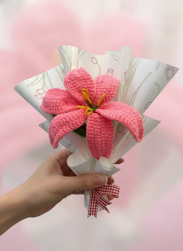 Handmade_Crochet_Pink_Lily_Bouquet_|_Single_Flower_Aesthetic_Gift