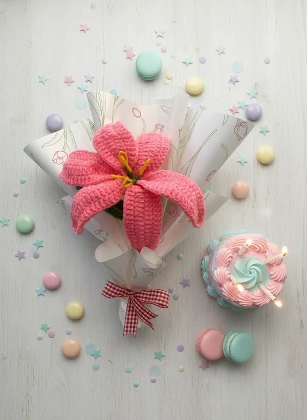 Handmade_Crochet_Pink_Lily_Bouquet_|_Single_Flower_Aesthetic_Gift