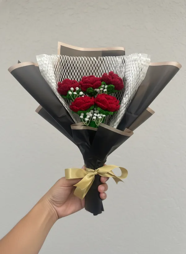 Luxury_Crochet_5_Red_Rose_Bouquet_|_Premium_Handmade_Gift