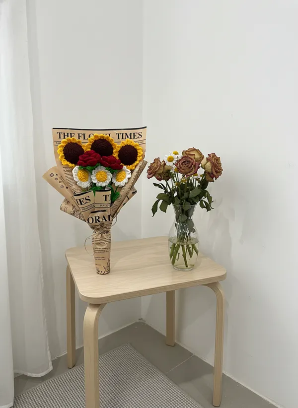 Luxury_Crochet_Flower_Bouquet_|_3_Sunflower,_2_Rose_&_3_Daisy_|_Handmade_Premium_Floral_Gift
