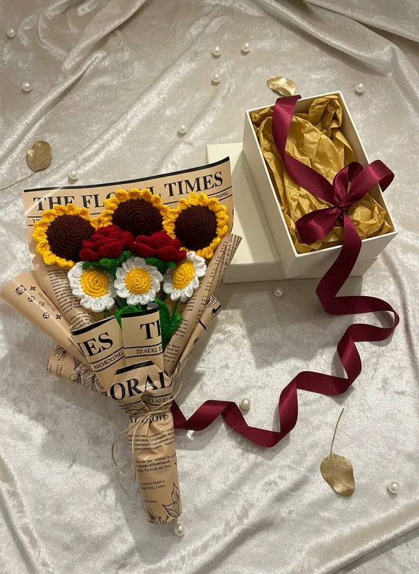 Luxury_Crochet_Flower_Bouquet_|_3_Sunflower,_2_Rose_&_3_Daisy_|_Handmade_Premium_Floral_Gift