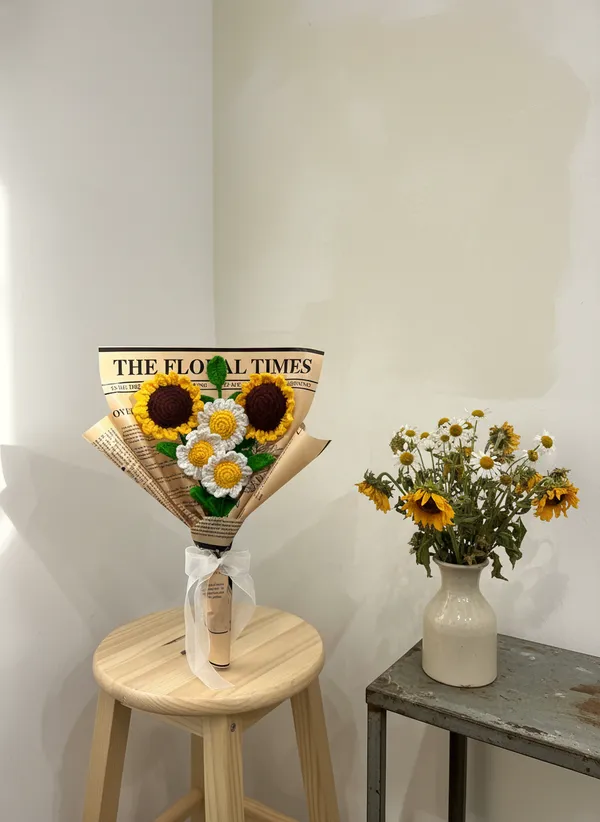 Premium_Crochet_Flower_Bouquet_|_2_Sunflowers_&_3_Daisies_|_Handmade_Minimal_Floral_Gift