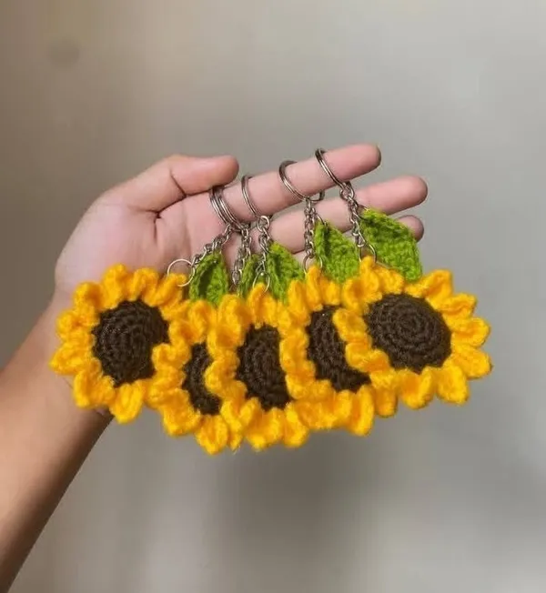 Handmade_Crochet_Sunflower_Keychain_|_Cute_Floral_Bag_Charm_&_Key_Ring_|_Aesthetic_Yarn_Accessory_|_Gift_For_Her_&_Flower_Lovers,_Set_Of_4