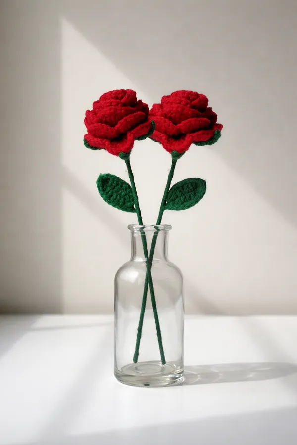 Handmade_Crochet_Red_Rose_–_Single_Stem_Forever_Flower_|_Knitted_Rose_Gift_For_Valentine,_Anniversary_&_Romantic_Decor,_Pack_Of_2