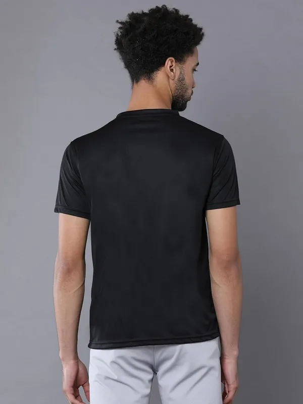 Classic_Black_Polyester_Solid_Regular_T-Shirt_For_Men