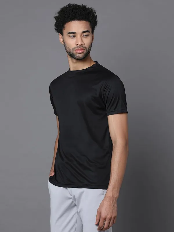 Classic_Black_Polyester_Solid_Regular_T-Shirt_For_Men