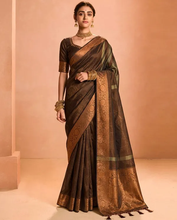 Traditional_Silk_Saree_With_Woven_Border_And_Pallu