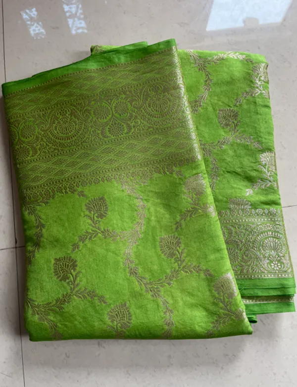 Parrot_Green_Warm_Silk_Banarasi_Saree_With_Floral_Zari_Jaal_And_Rich_Woven_Border