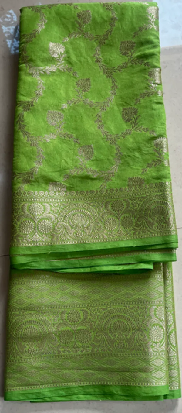Parrot_Green_Warm_Silk_Banarasi_Saree_With_Floral_Zari_Jaal_And_Rich_Woven_Border