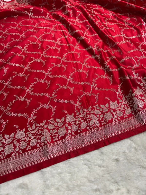 Ruhira_Crimson_Mashru_Katan_Silk_Saree_with_Vintage_Zari_Jaal_&_Royal_Brocade_Pallu
