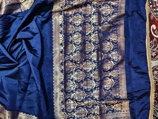 Noorika_Royale_Blue_Tissue_Silk_Banarasi_Saree_with_Zari_Floral_Weave_and_Lace_Work