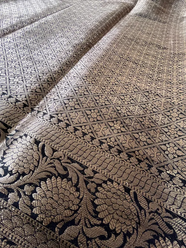 Black_Banarasi_Silk_Saree_With_Floral_Zari_Jaal_And_Rich_Antique_Zari_Border