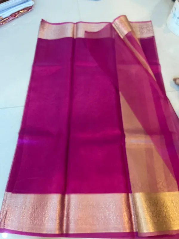 Rani_Gul_Tissue_Banarasi_Saree_With_Gold_Zari_Border