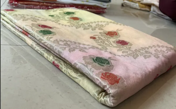 Pastel_Chiniya_Rangkat_Banarasi_Saree_With_Floral_Weaving_And_Rich_Zari_Pallu