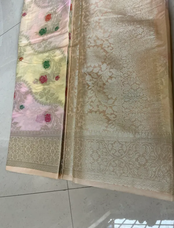 Pastel_Chiniya_Rangkat_Banarasi_Saree_With_Floral_Weaving_And_Rich_Zari_Pallu