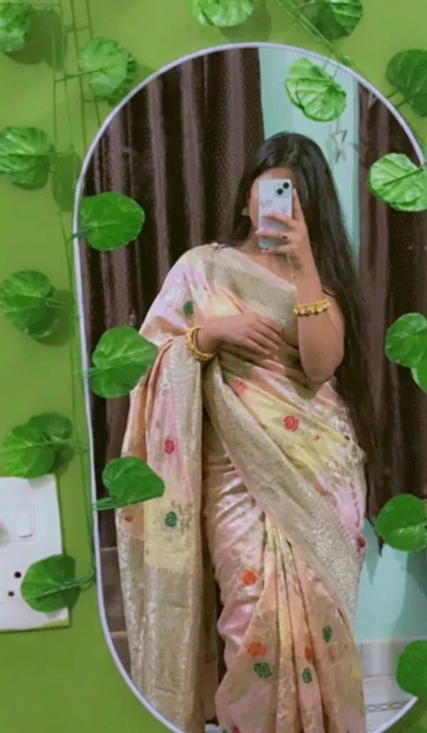 Pastel_Chiniya_Rangkat_Banarasi_Saree_With_Floral_Weaving_And_Rich_Zari_Pallu