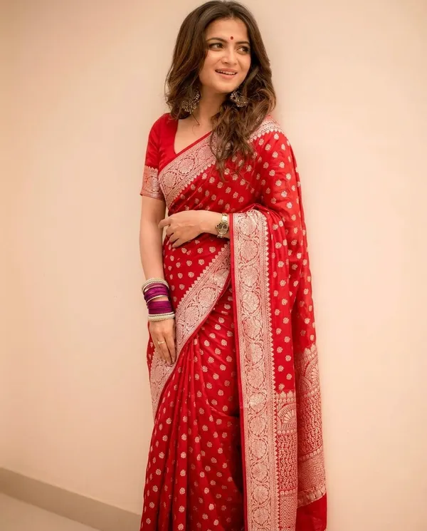 Red_Gold_Zari_Buti_Warm_Silk_Banarasi_Saree_With_Rich_Woven_Border
