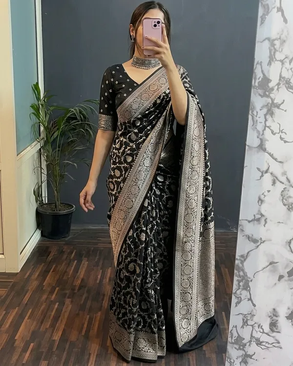 Black_Banarasi_Silk_Saree_With_Floral_Zari_Jaal_And_Rich_Antique_Zari_Border