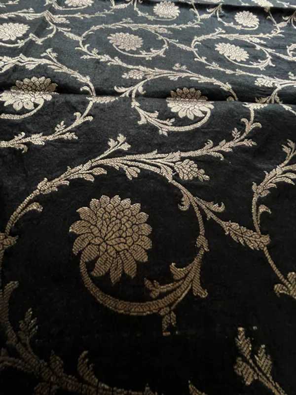 Black_Banarasi_Silk_Saree_With_Floral_Zari_Jaal_And_Rich_Antique_Zari_Border