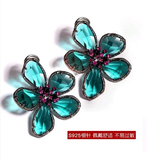 Green_Crystal_Flower_Stud_Earrings_For_Women