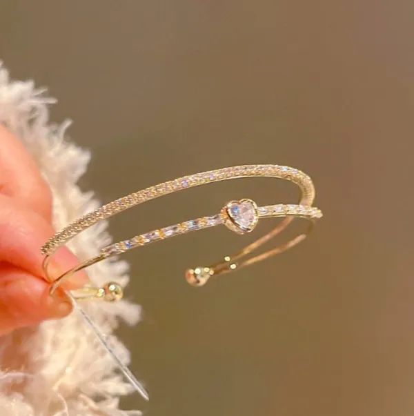 Elegant_Gold_Toned_Heart_Crystal_Bangle_Bracelet_Set_For_Women